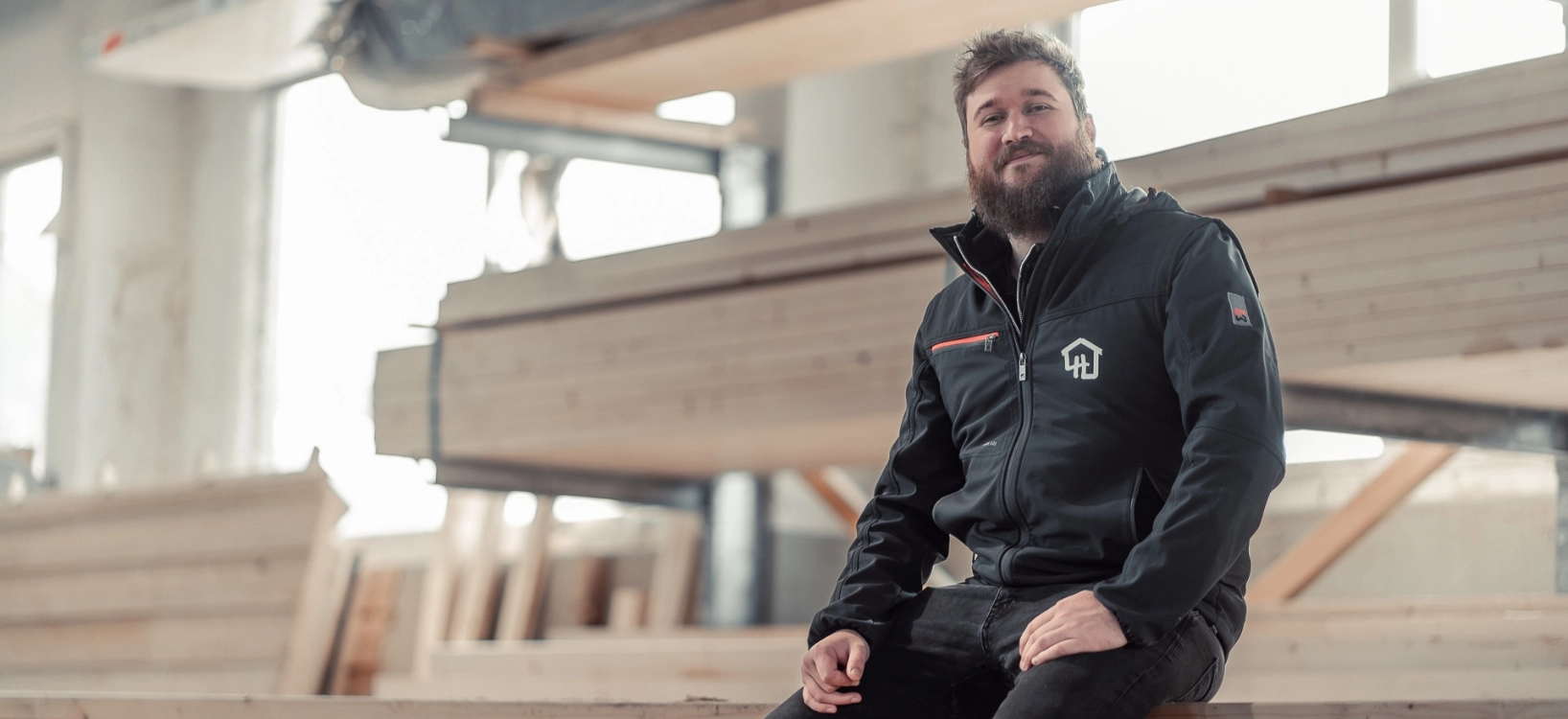 Mitarbeiterportrait von Libertydothome in der Fertigungshalle in Haag